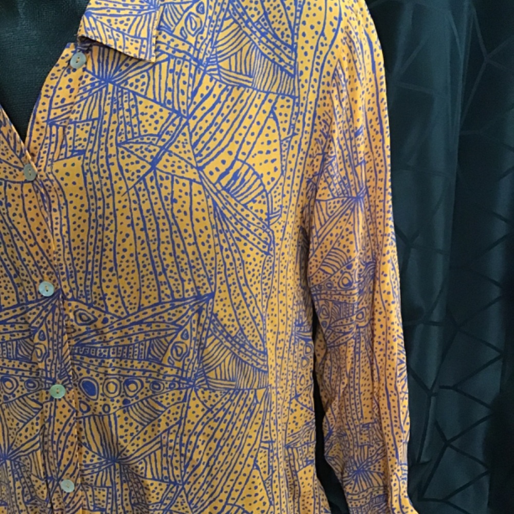 Animals L/S Blouse "Host Pick " - Picture 3 of 12